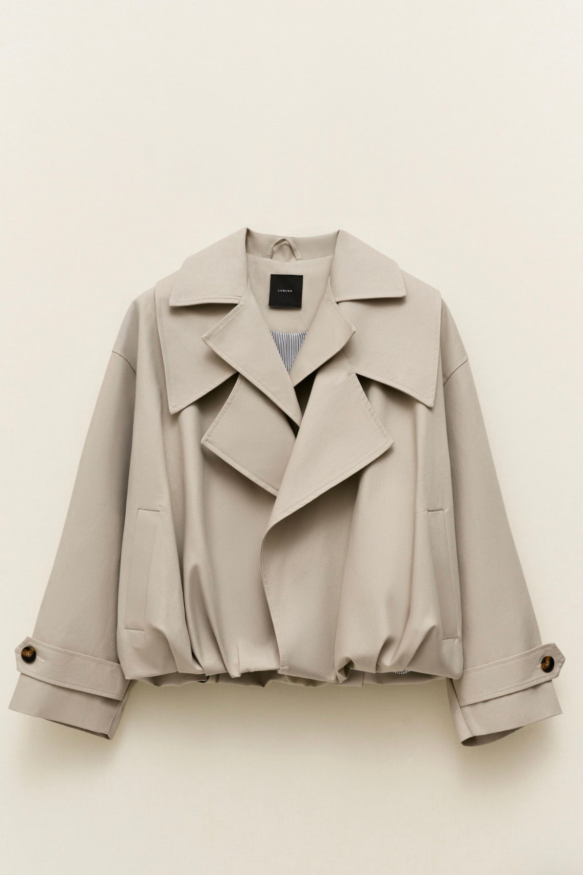 Taupe krátký trenčkot s dvojitým límcem