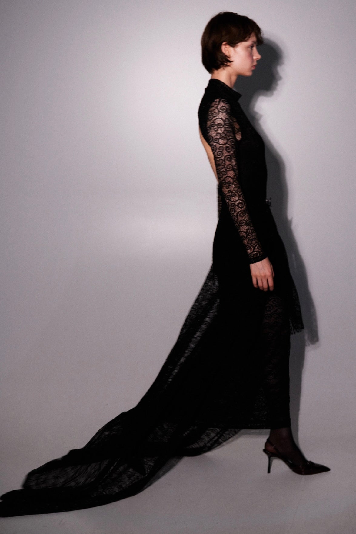 Černé krajkové maxi šaty s otevřenými zády