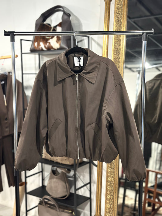 Hnědý oversized bomber