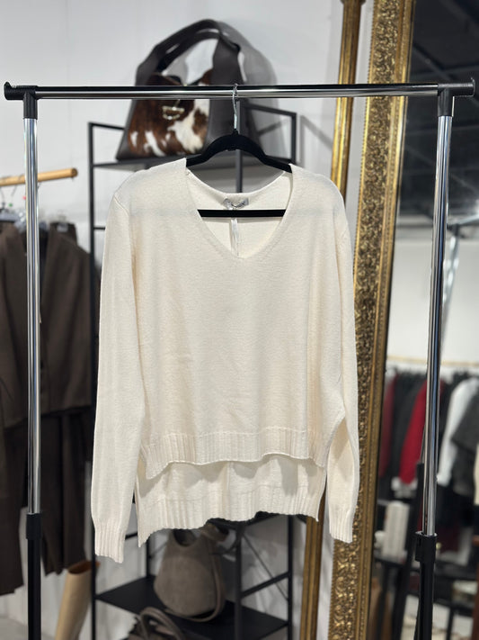 Viskózový krémový svetr do V