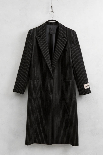 Černý oversized kabát s pruhy