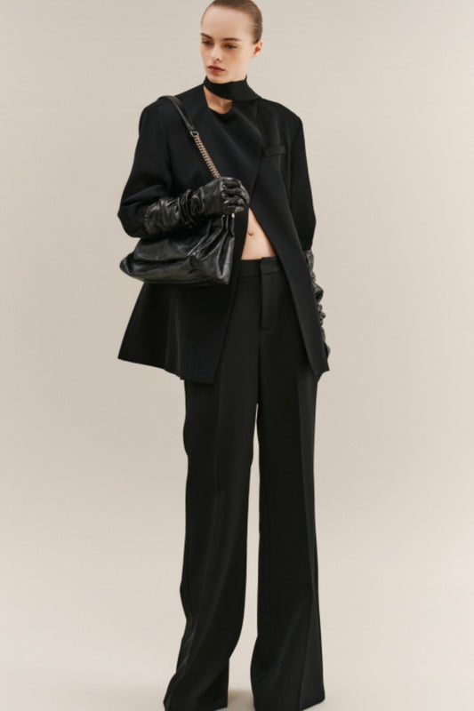 Černé sako s páskem