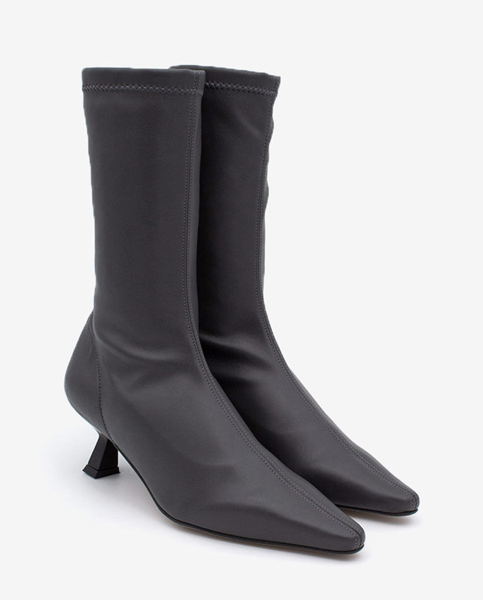 Tmavě šedé kotníkové kozačky na podpatku