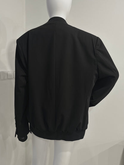 Černý bomber s detailem knoflíků