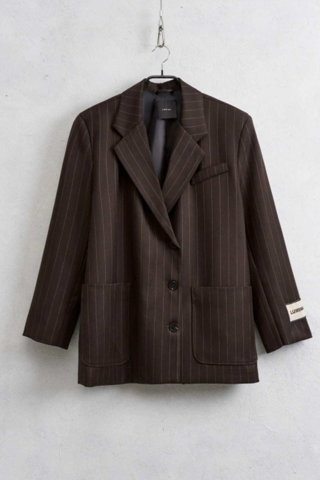 Hnědý blazer s pruhem