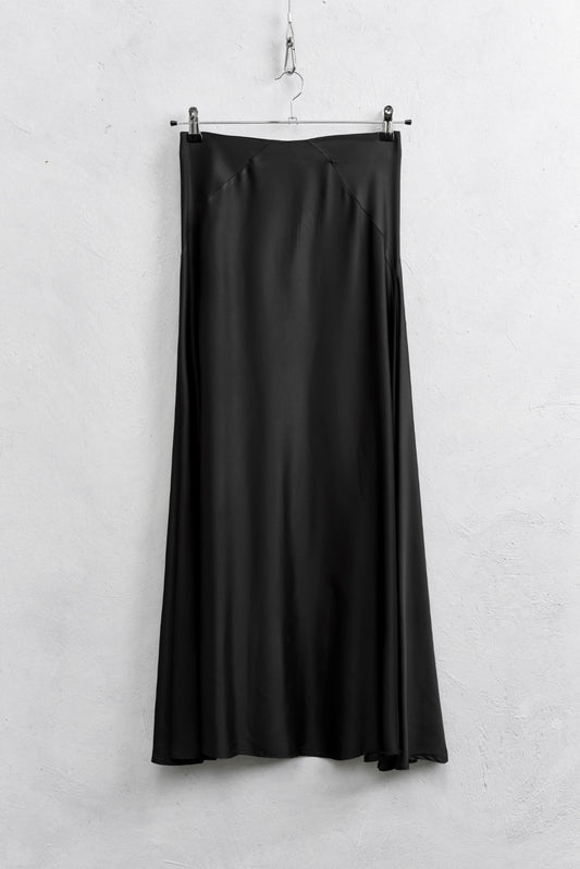 Černá saténová sukně ze 100% viskózy