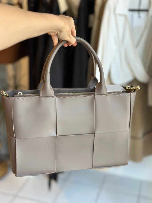 Velká taupe kabelka z pevné kůže