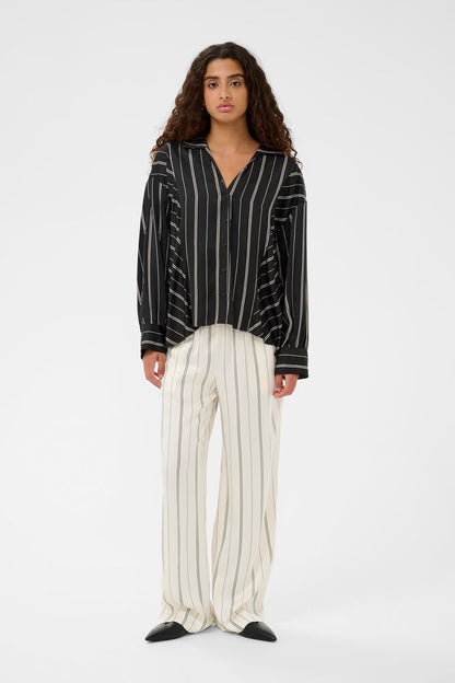 Černá košile s pruhy