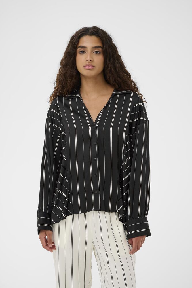 Černá košile s pruhy