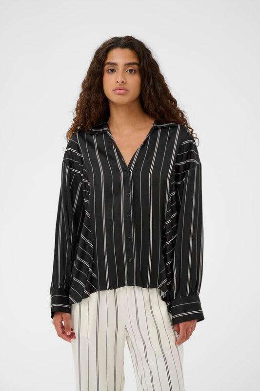 Černá košile s pruhy