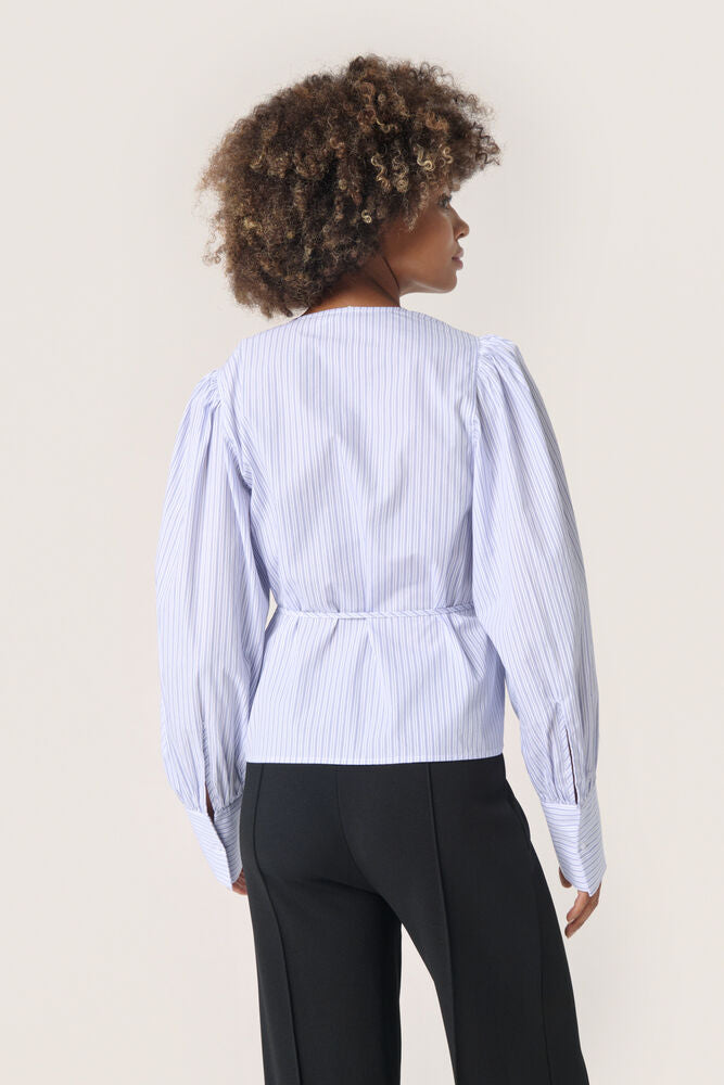 Modrá pruhovaná zavinovací halenka