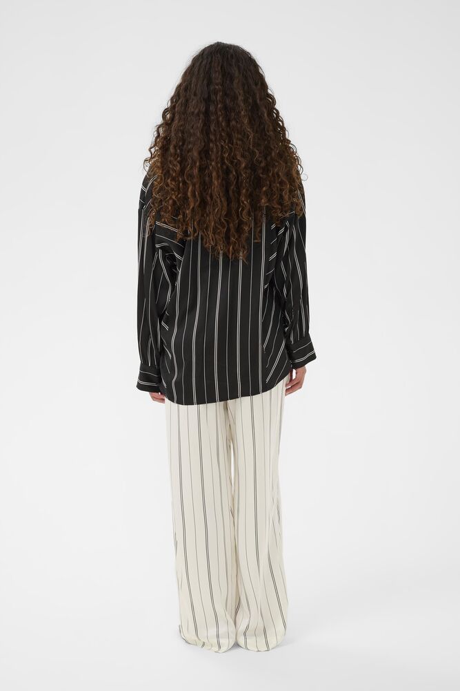 Černá košile s pruhy