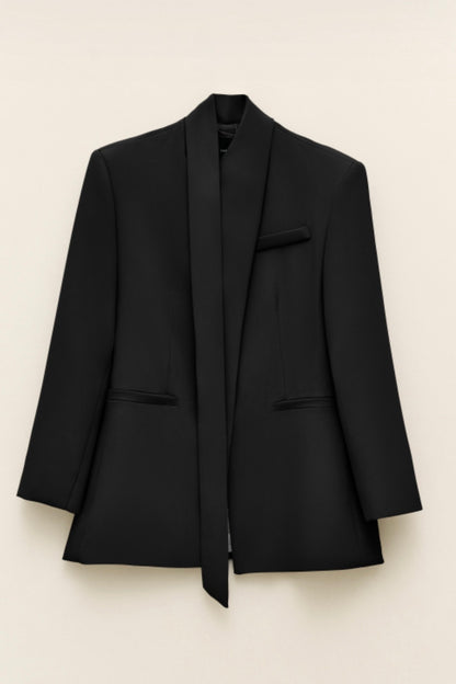 Černé sako s páskem