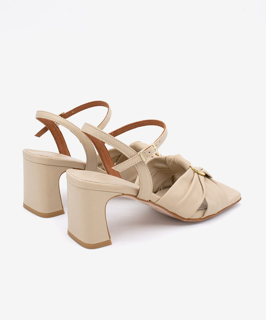 Béžové otevřené sandály se zlatým detailem