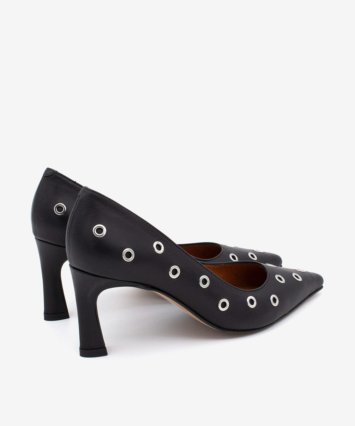 Černé lodičky s průchodkami