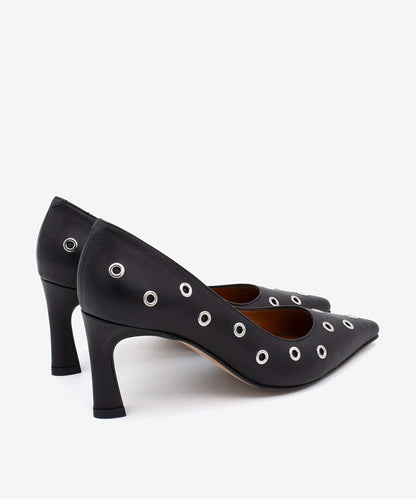 Černé lodičky s průchodkami