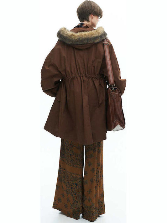 Hnědá parka s kapucí a odnímatelná kožešinou