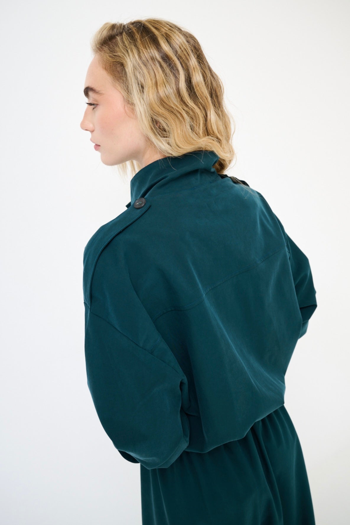 Smaragdová lehká viskózová bundička