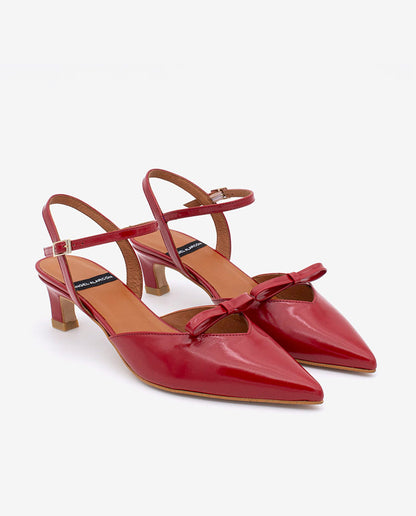 Červené lakované boty na nízkém podpatku s mašličkou