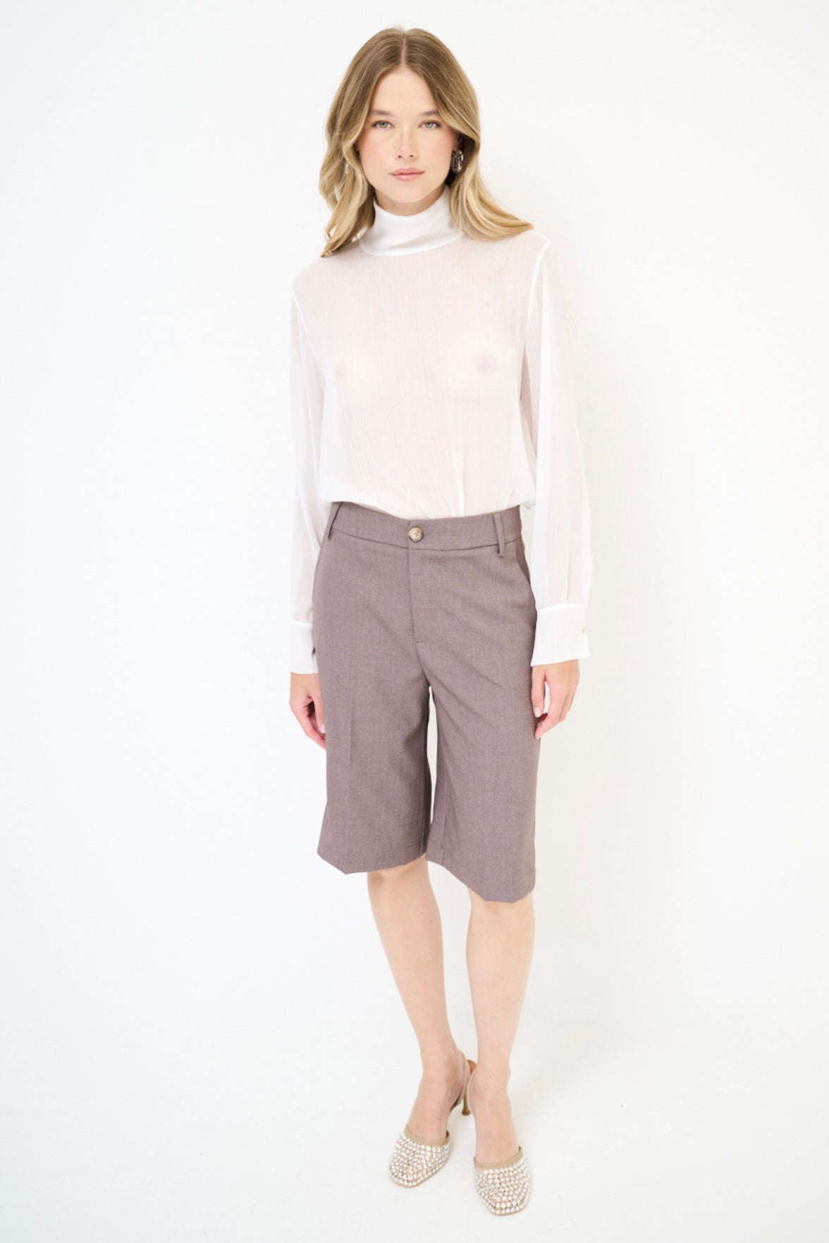 Kávové kostýmové bermudy