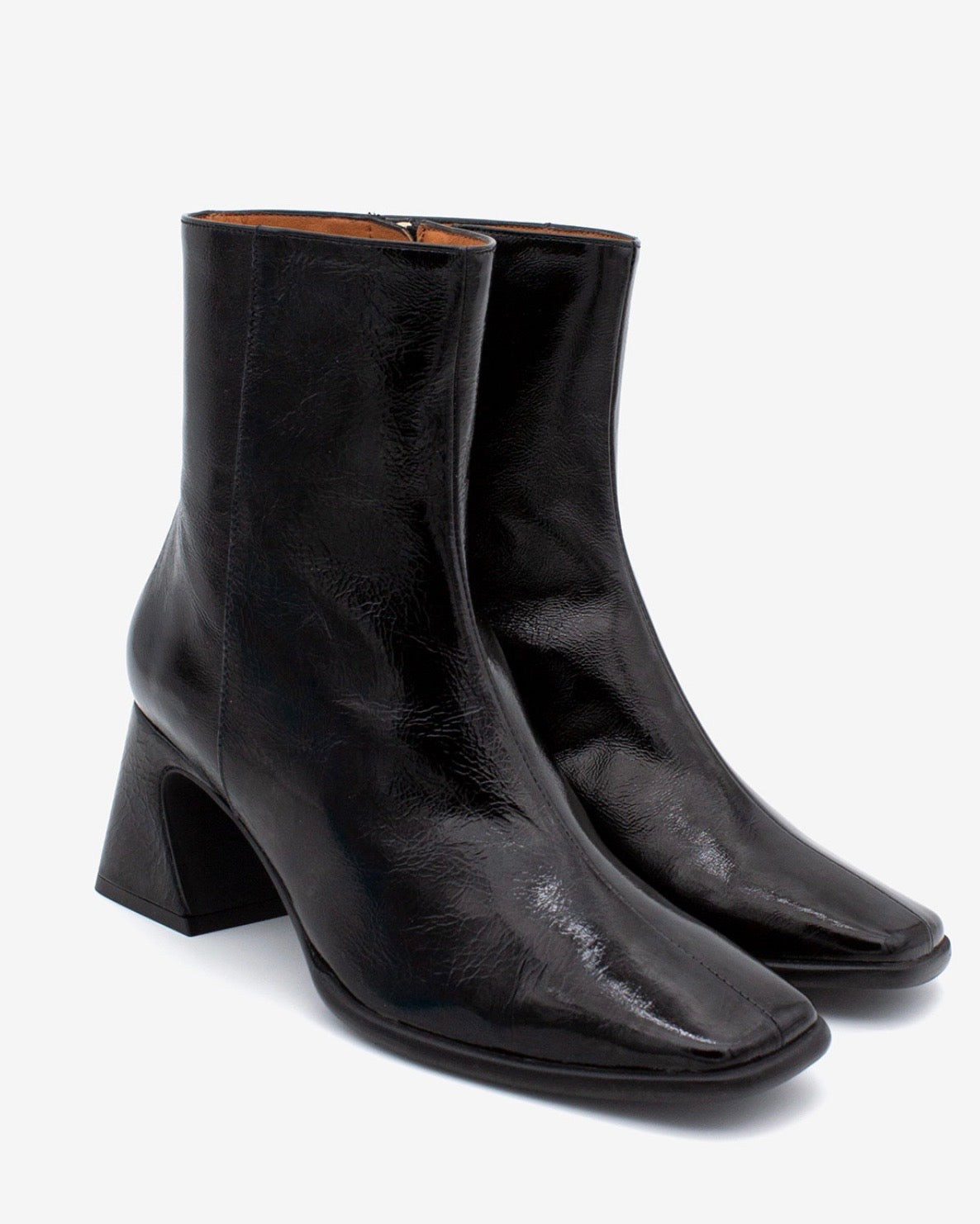 Lakované černé boty na podpatku se zipem