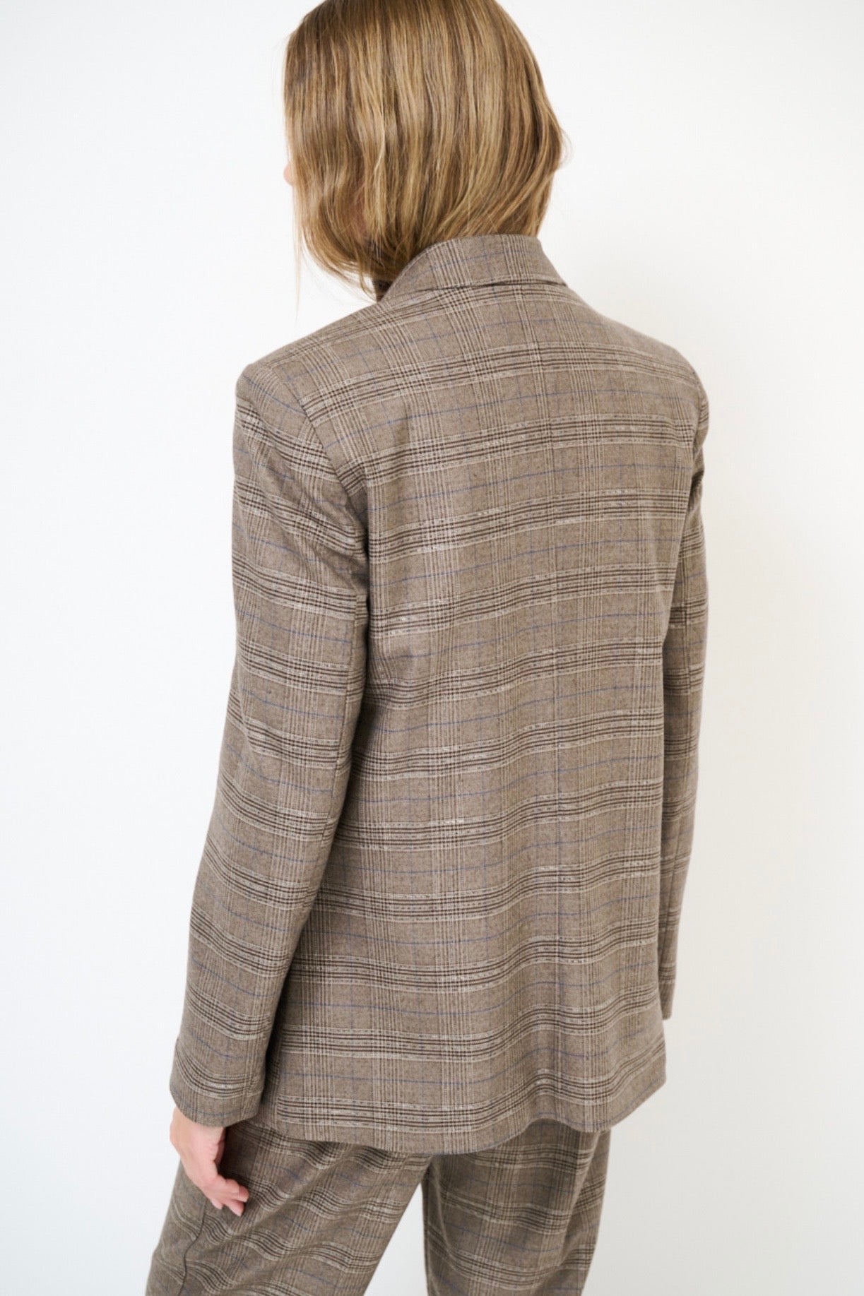 Hnědé kárované sako