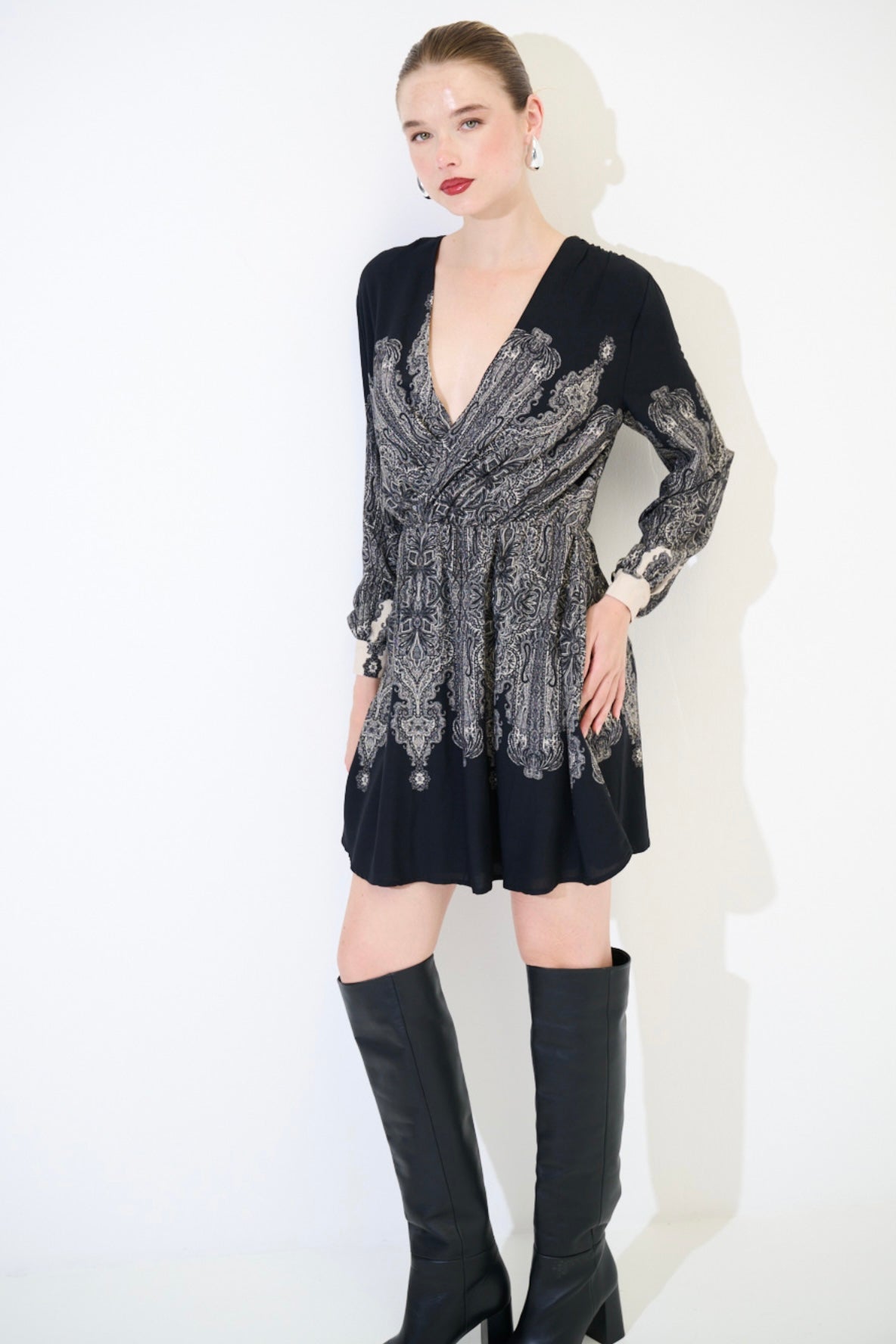 Černobílé šaty ze 100% viskózy