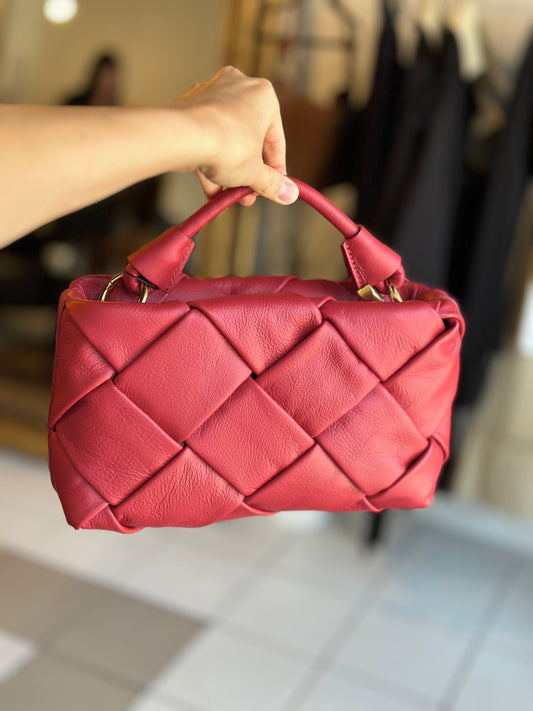 Polstrovaná malá cihlově červená kožená kabelka