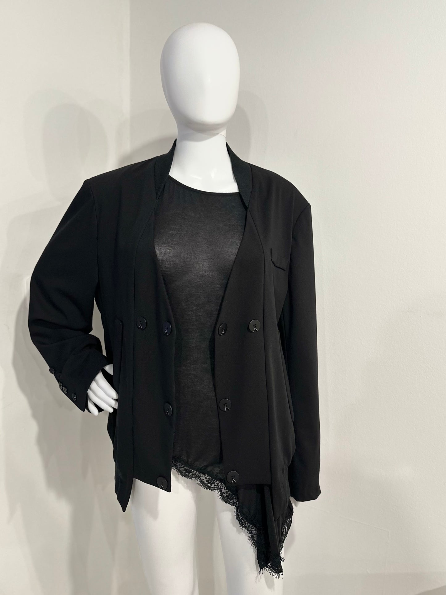 Černý bomber s detailem knoflíků