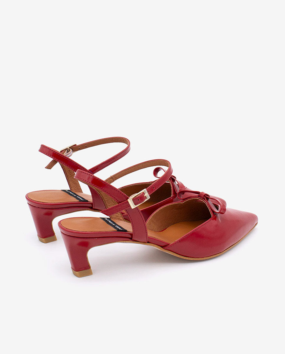 Červené lakované boty na nízkém podpatku s mašličkou