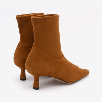 Hnědé kotníkové elastické boty na nízkém podpatku