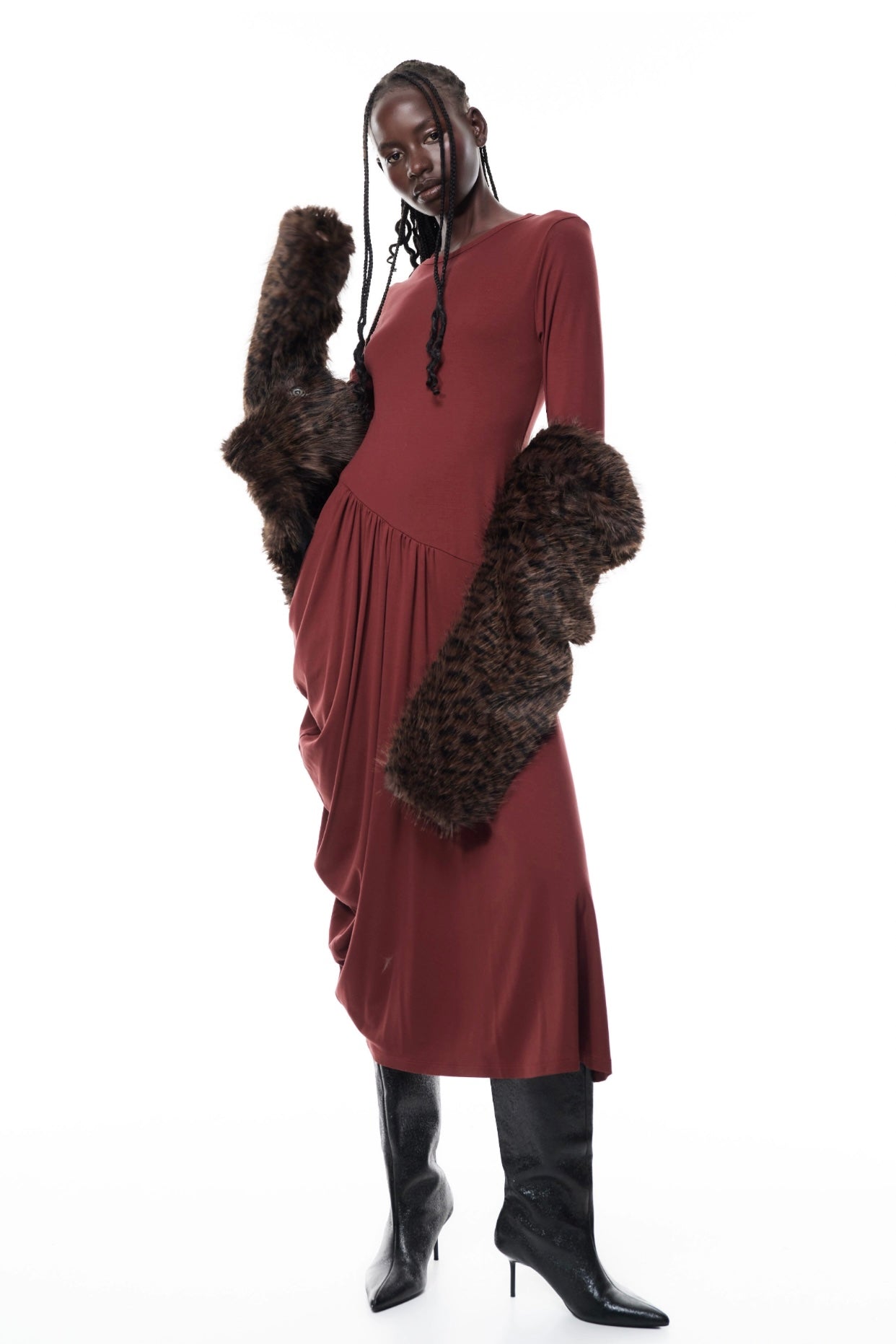 Cihlové asymetrické šaty