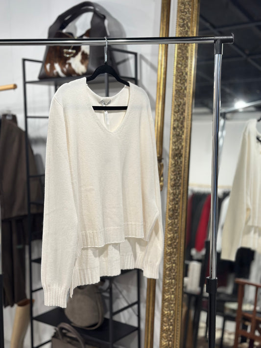 Viskózový krémový svetr do V