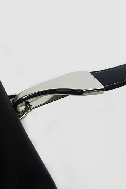 Černá kabelka z rostlinné kůže