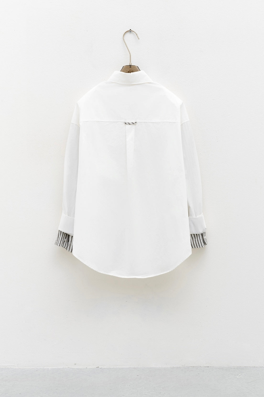 Bílá popelínová oversized košile s detailem pruhu