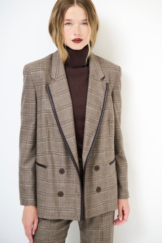 Hnědé kárované sako