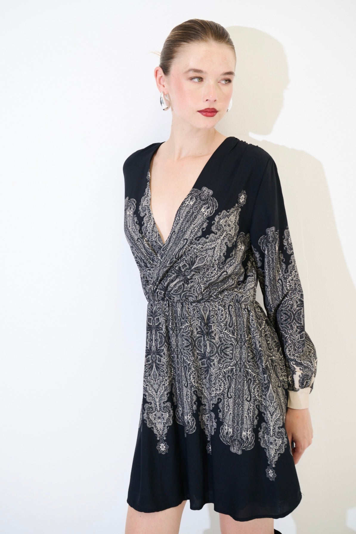 Černobílé šaty ze 100% viskózy