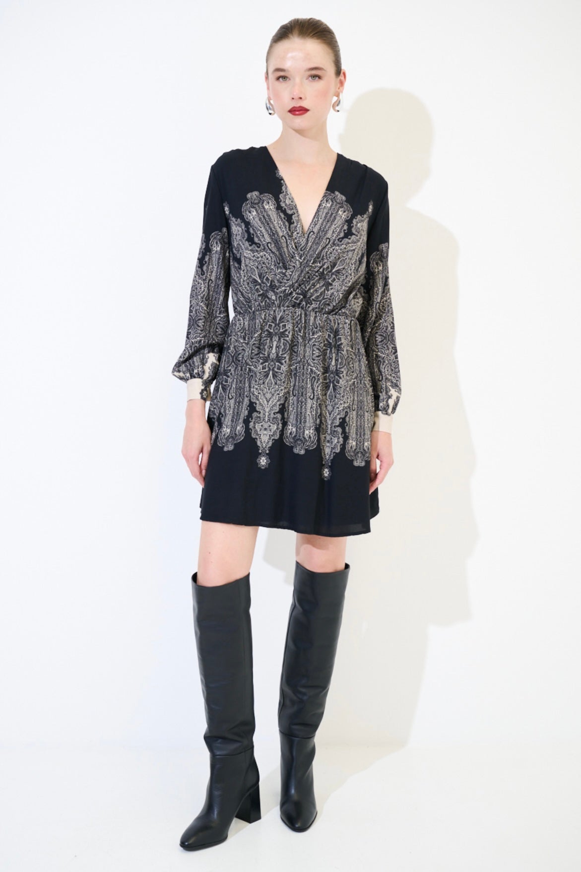 Černobílé šaty ze 100% viskózy