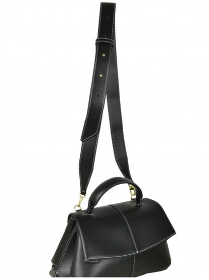 Černá malá kabelka s bílým prošíváním