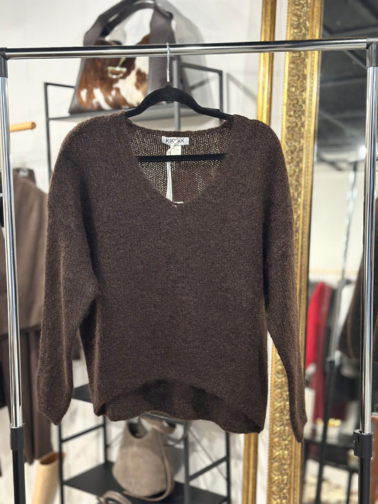 Hnědý svetr do V s mohérem