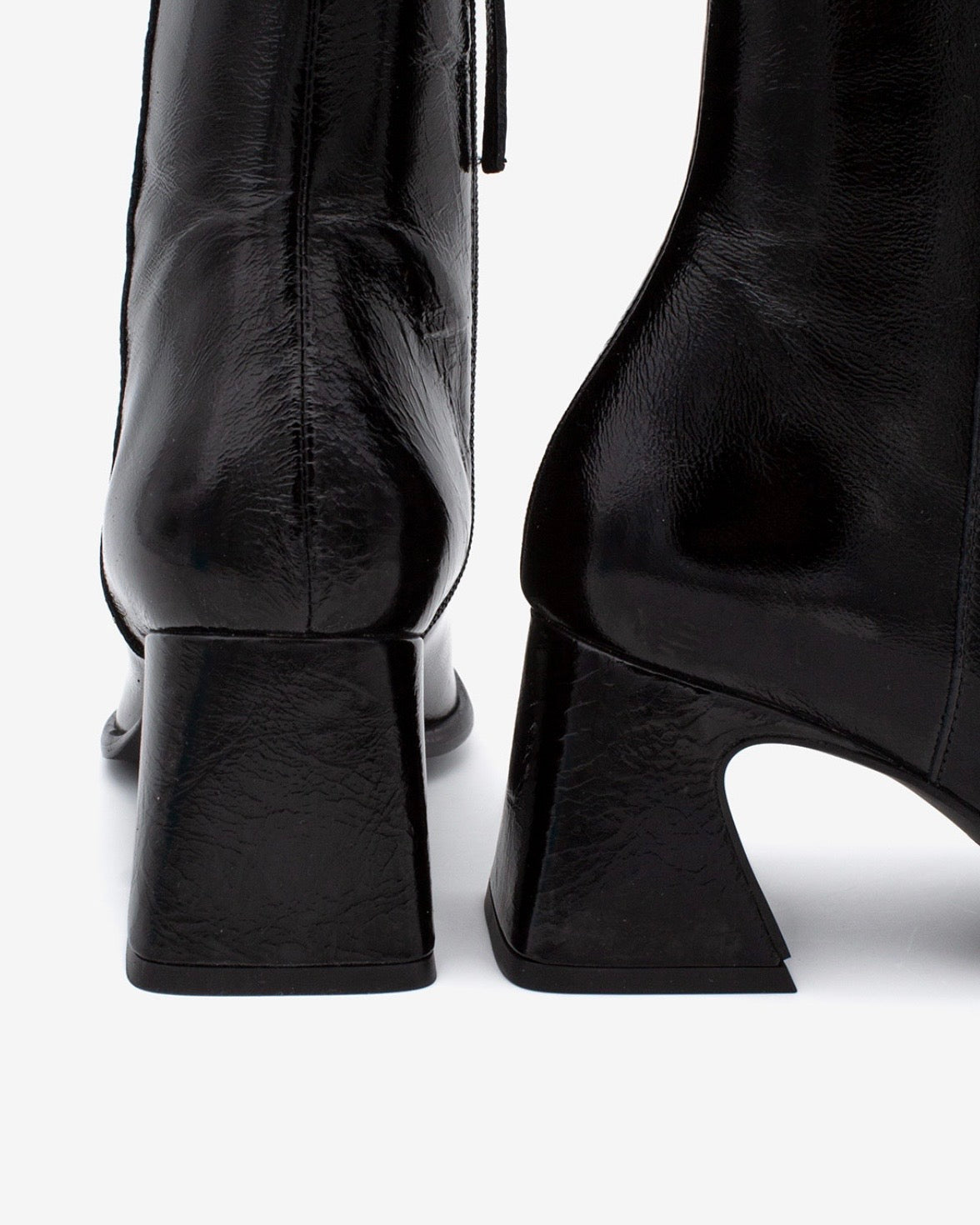 Lakované černé boty na podpatku se zipem