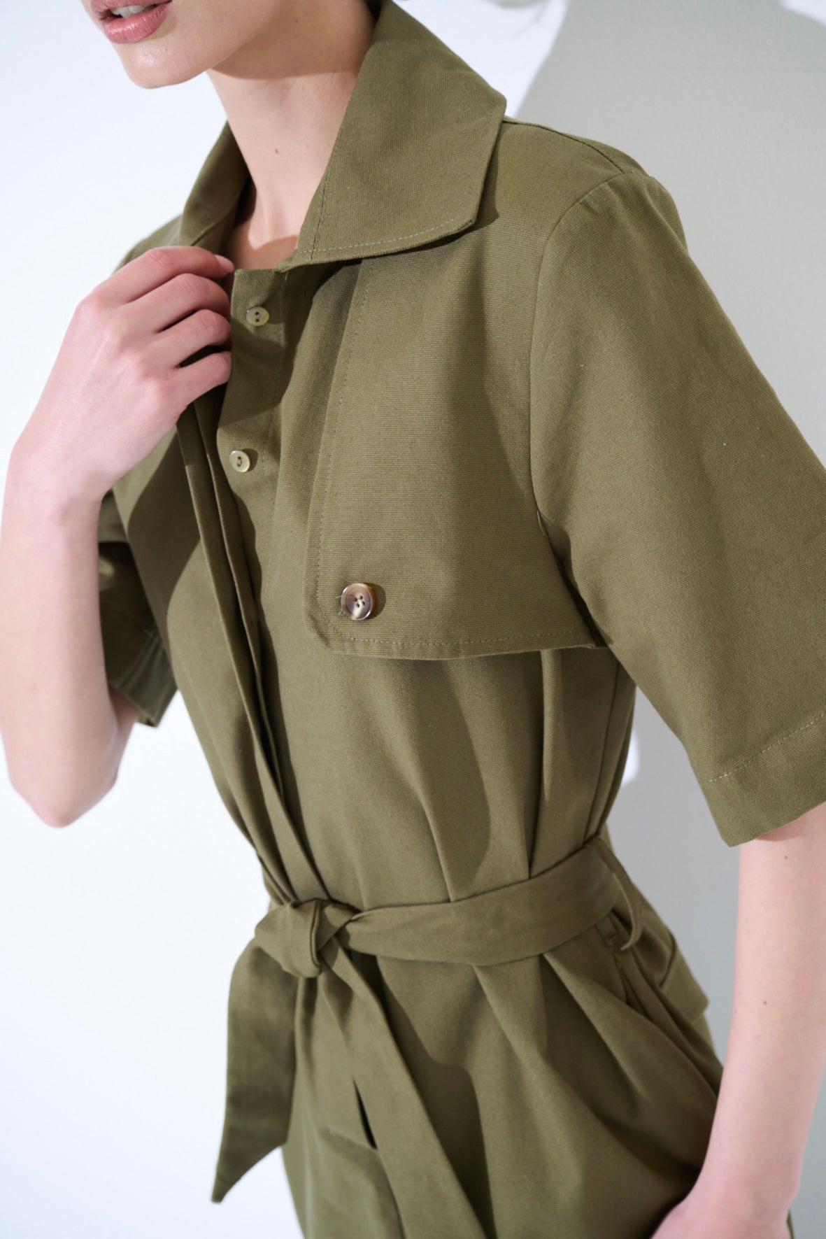 Army zelené pouzdrové bavlněné šaty