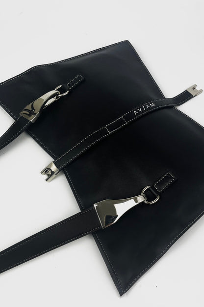 Černá kabelka z rostlinné kůže