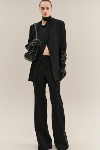 Černé sako s páskem