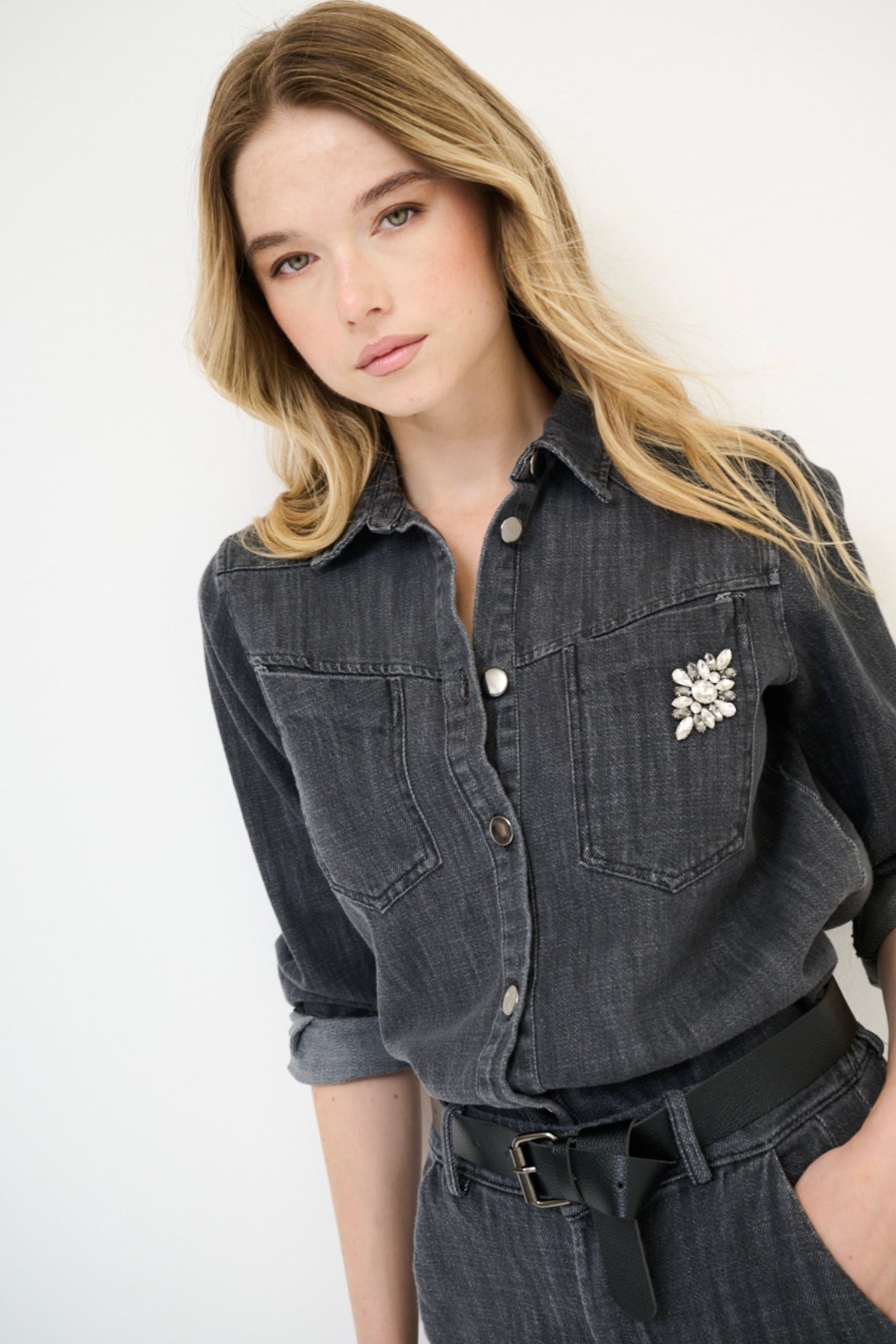 Šedá denimová košilová bundička