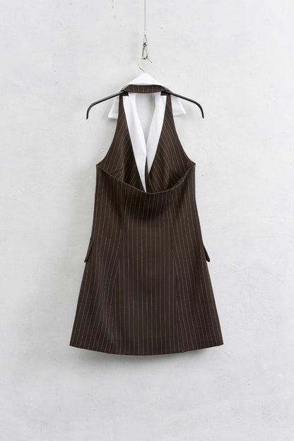 Tmavě hnědé mini šaty s pruhem