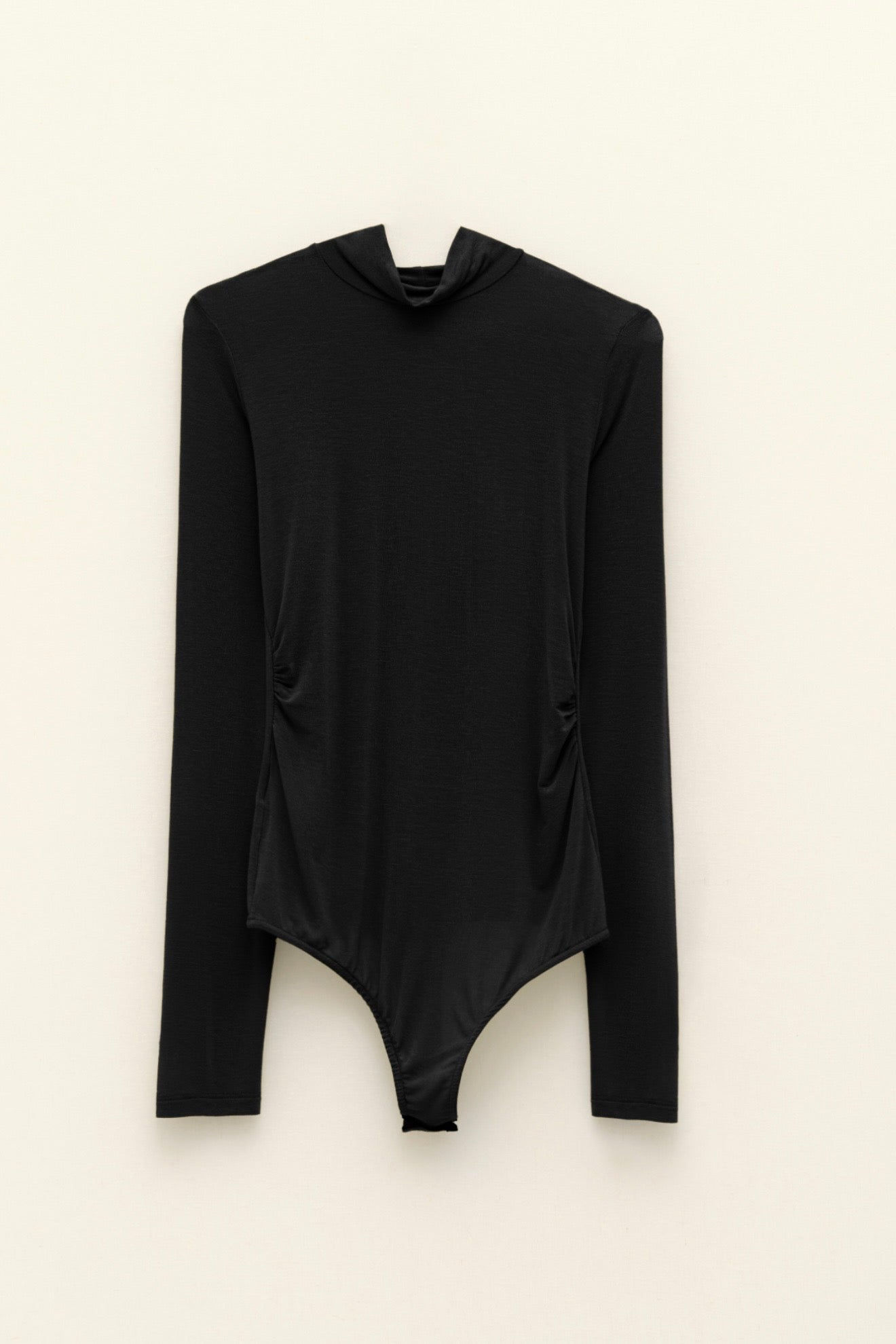 Černé viskózové body s hedvábím