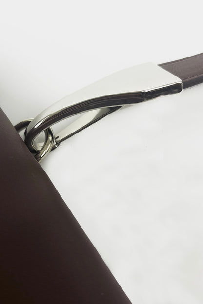 Hnědá kabelka z rostlinné kůže