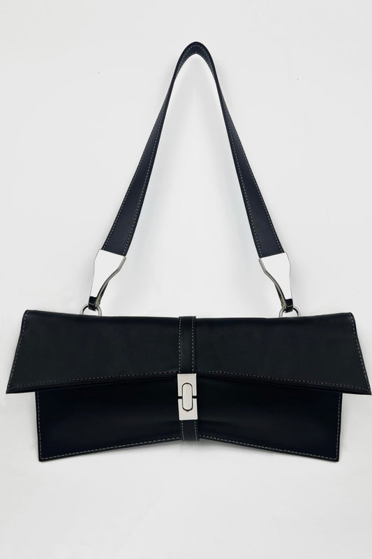 Černá kabelka z rostlinné kůže