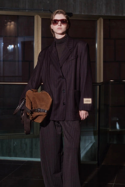 Hnědý blazer s pruhem